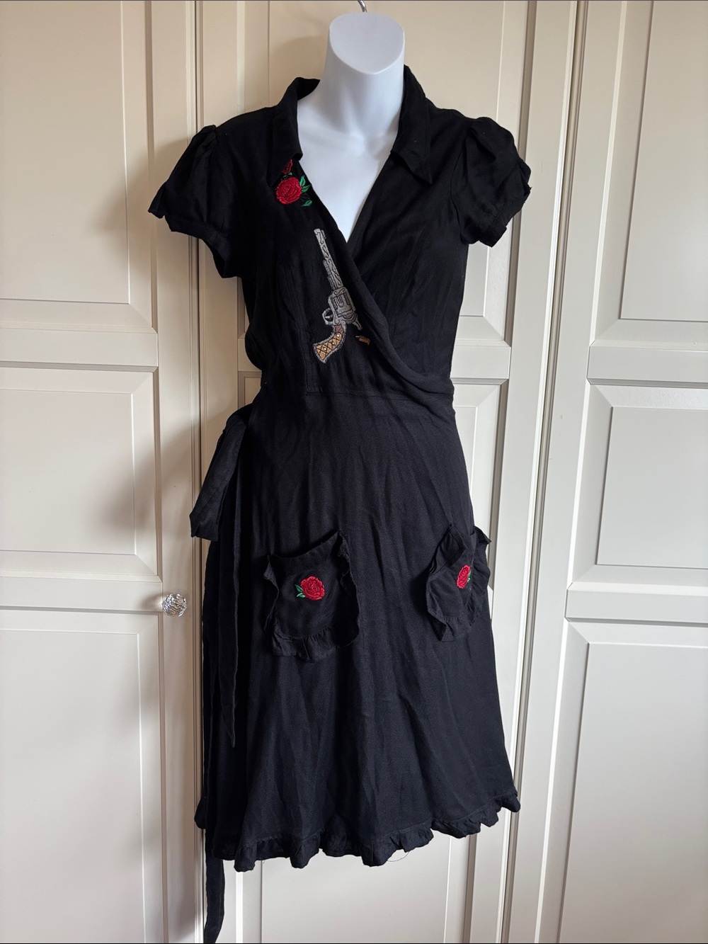 Lucky 13 Black Western Guns and Roses Embroidered Short Sleeve Wrap Dress XS - Picture 6 of 13